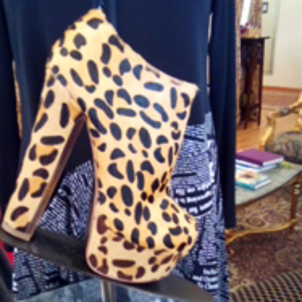 Boots - Picture 2 of 3